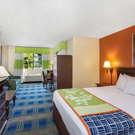 Days Inn By Wyndham Fremont Esterno foto