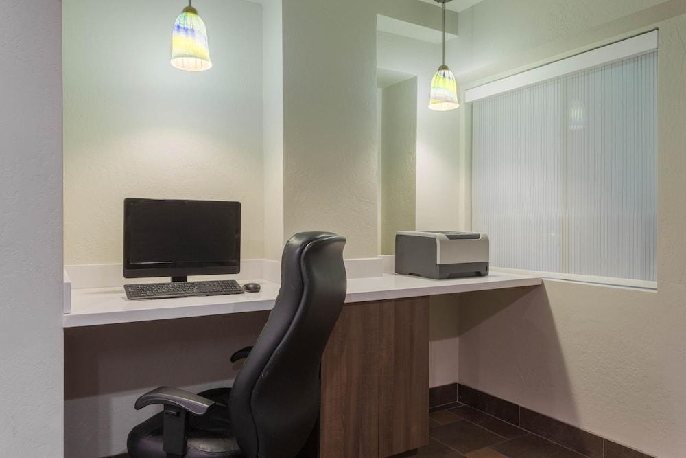 Days Inn By Wyndham Fremont Esterno foto