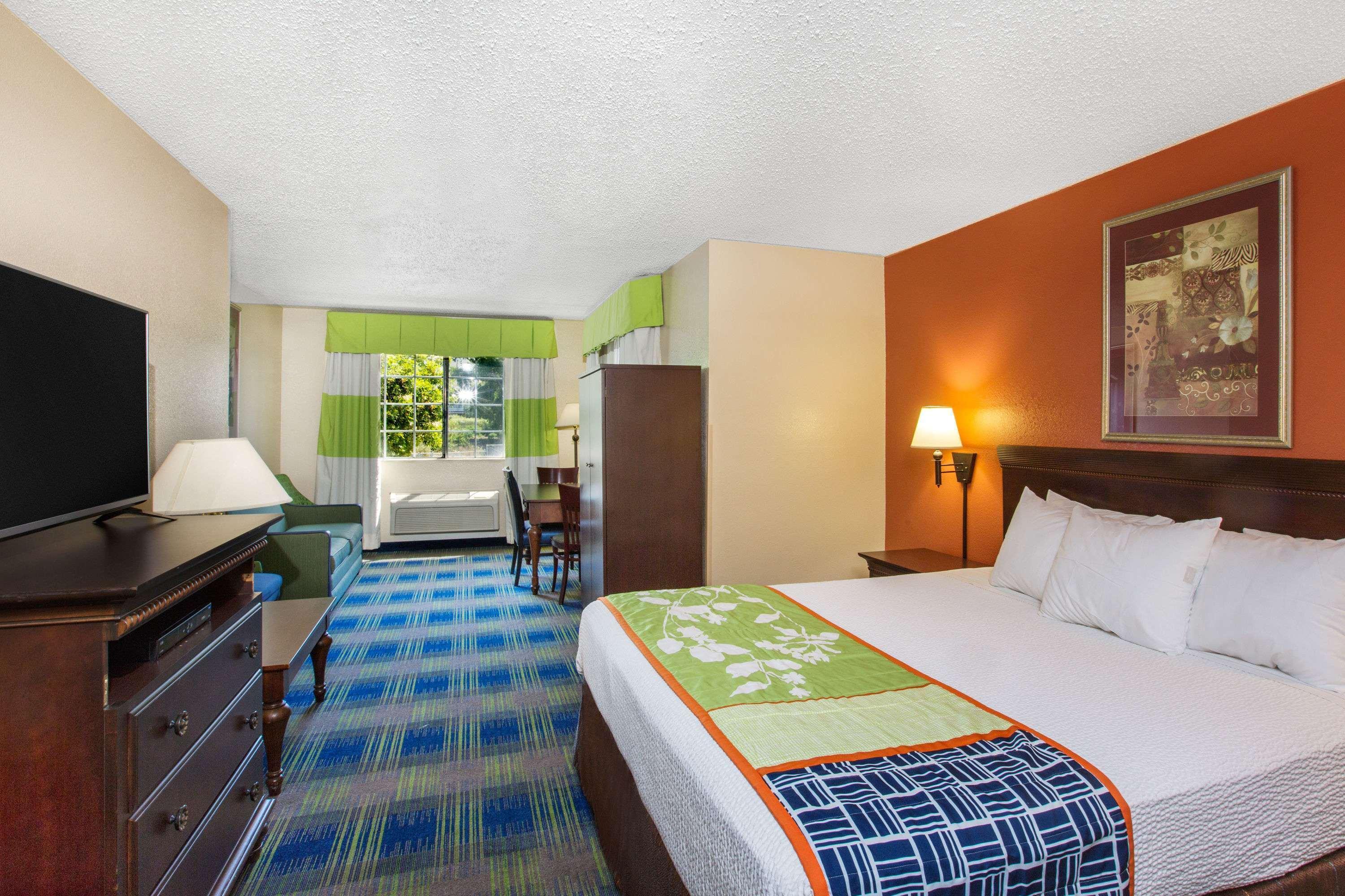 Days Inn By Wyndham Fremont Esterno foto