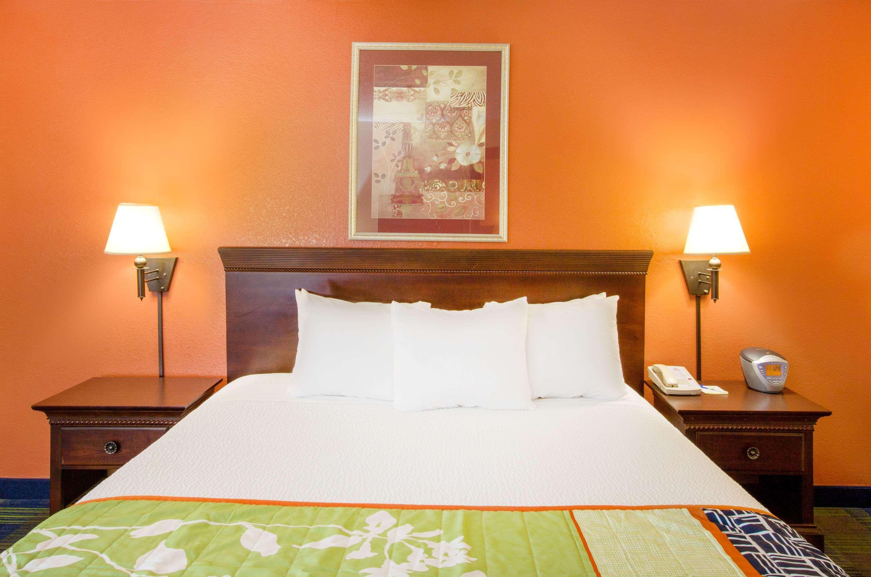 Days Inn By Wyndham Fremont Esterno foto