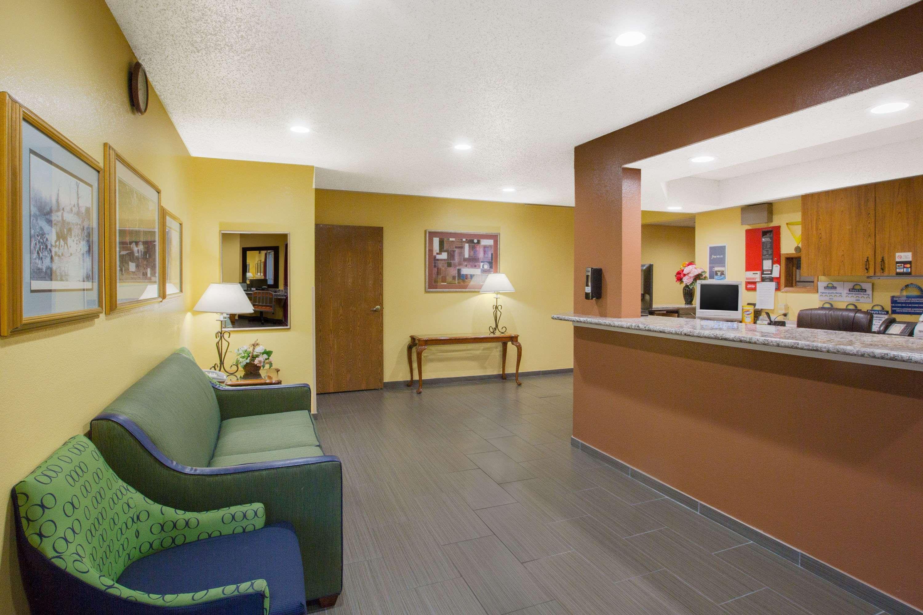 Days Inn By Wyndham Fremont Esterno foto