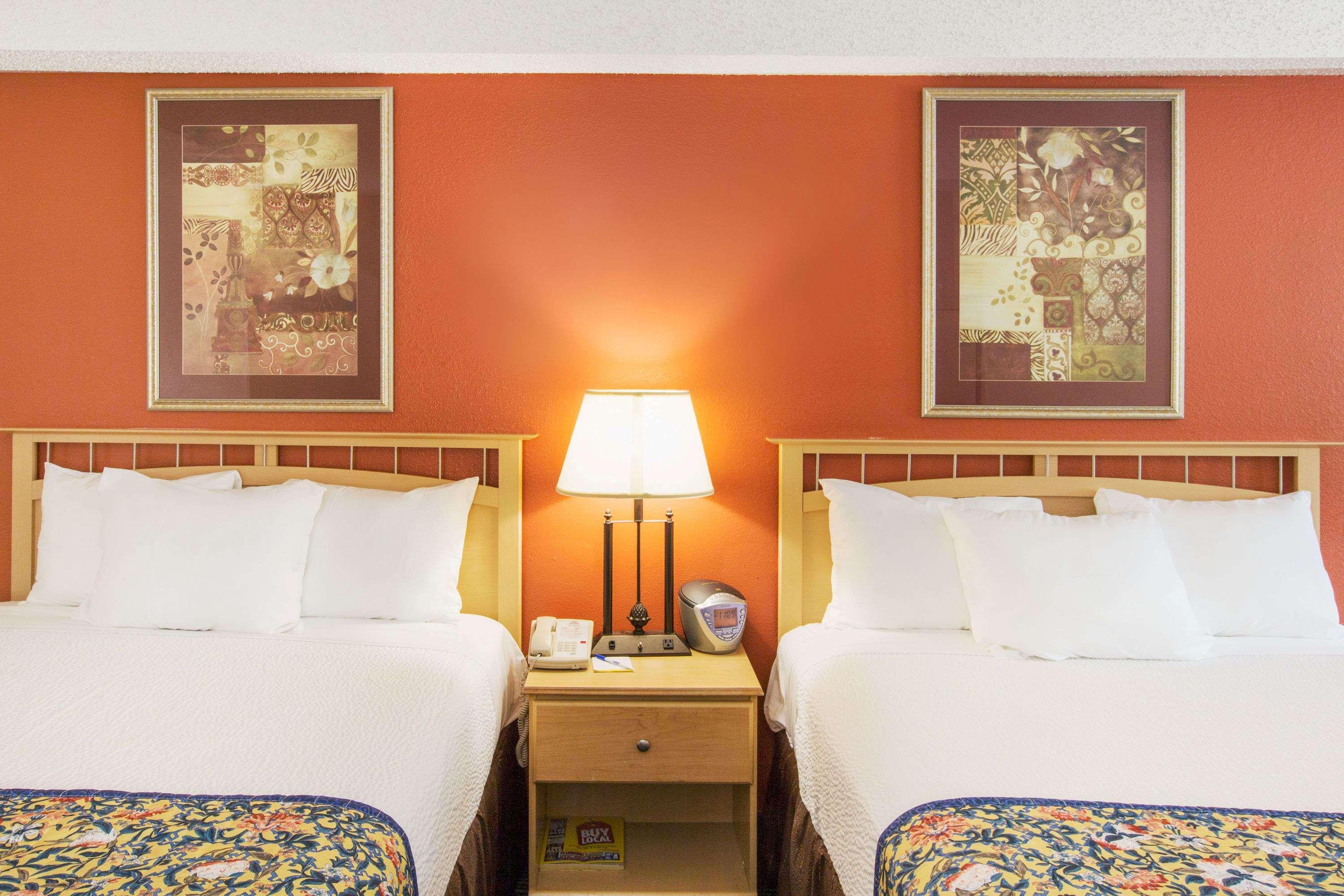 Days Inn By Wyndham Fremont Esterno foto