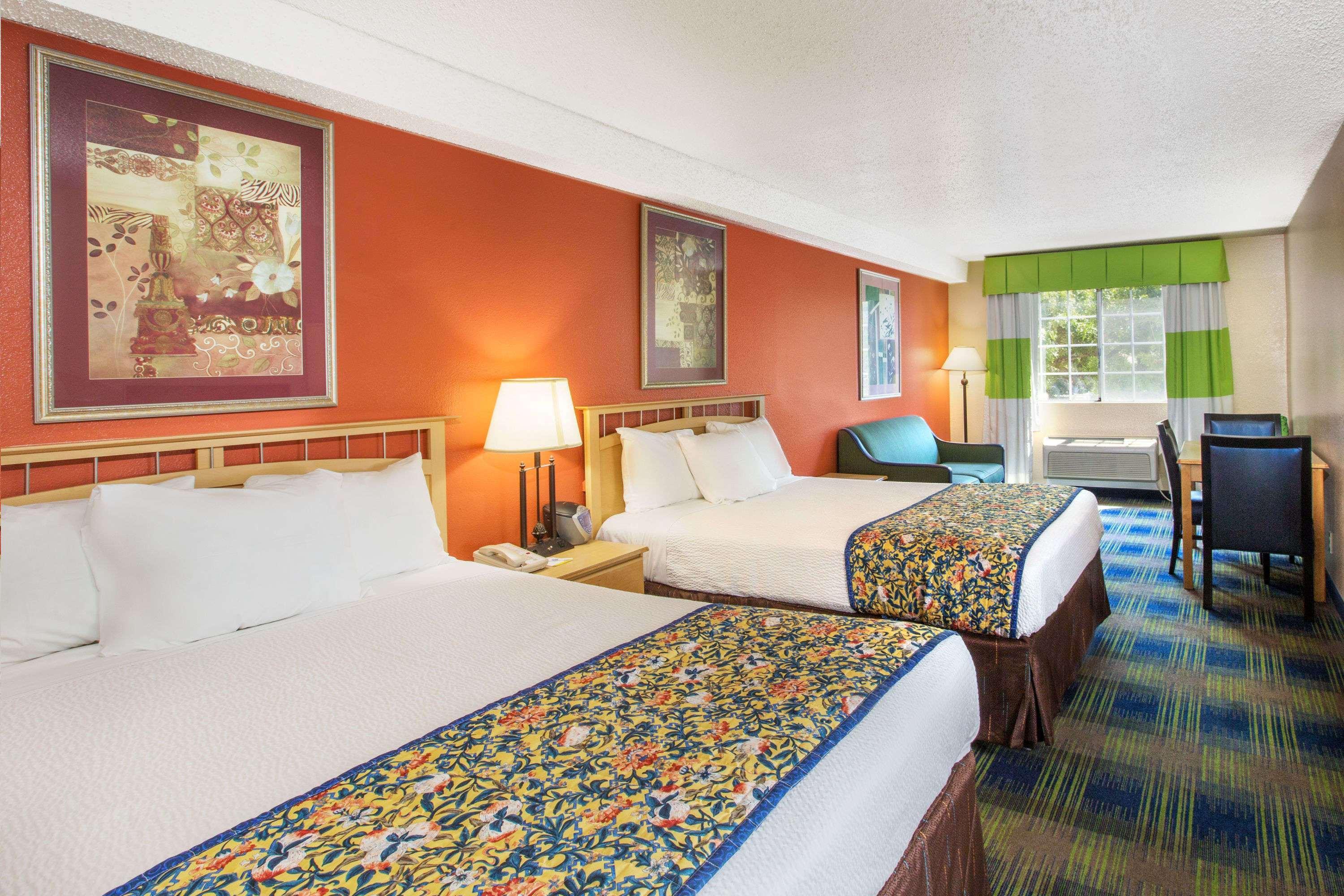 Days Inn By Wyndham Fremont Esterno foto