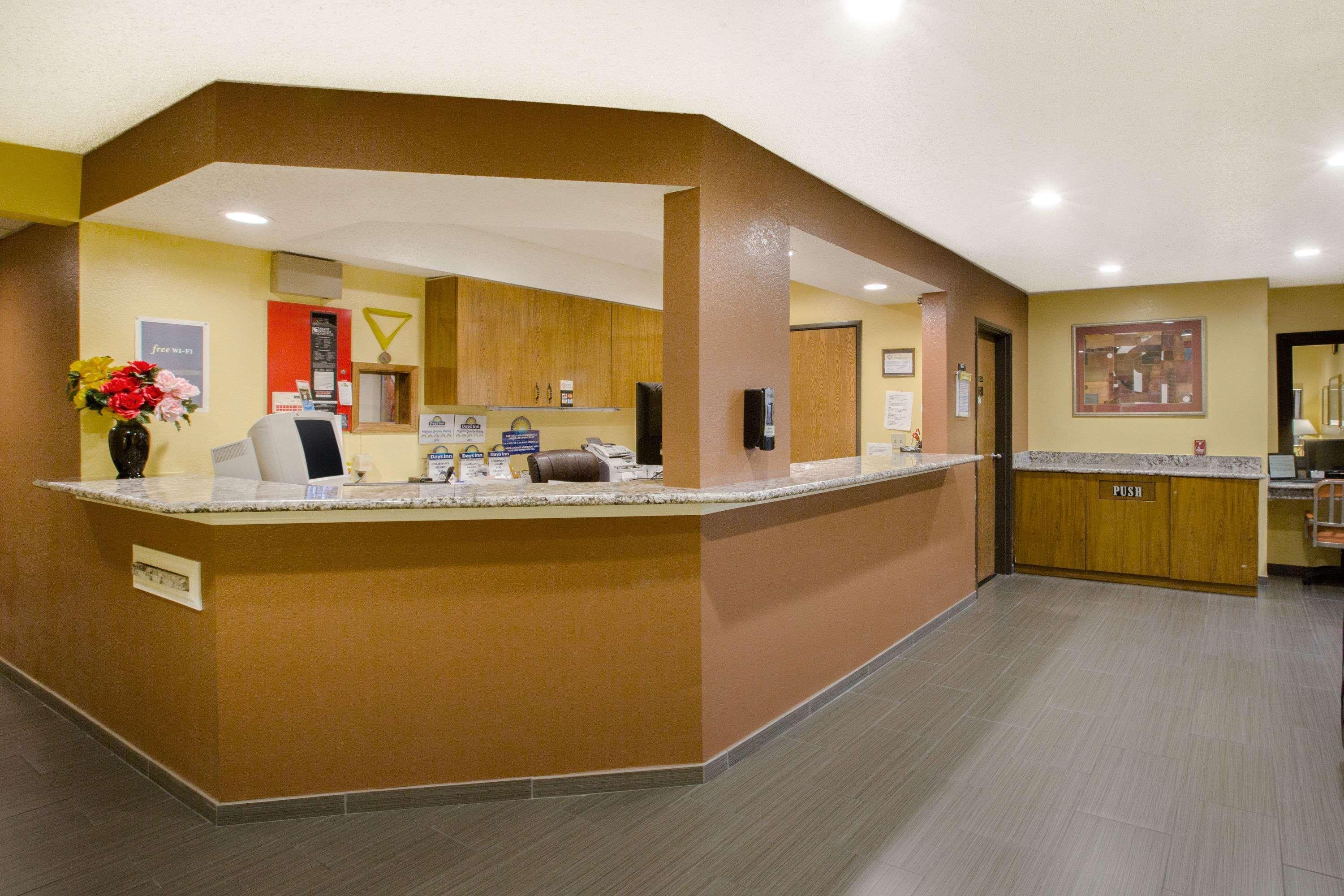 Days Inn By Wyndham Fremont Esterno foto