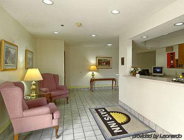 Days Inn By Wyndham Fremont Interno foto