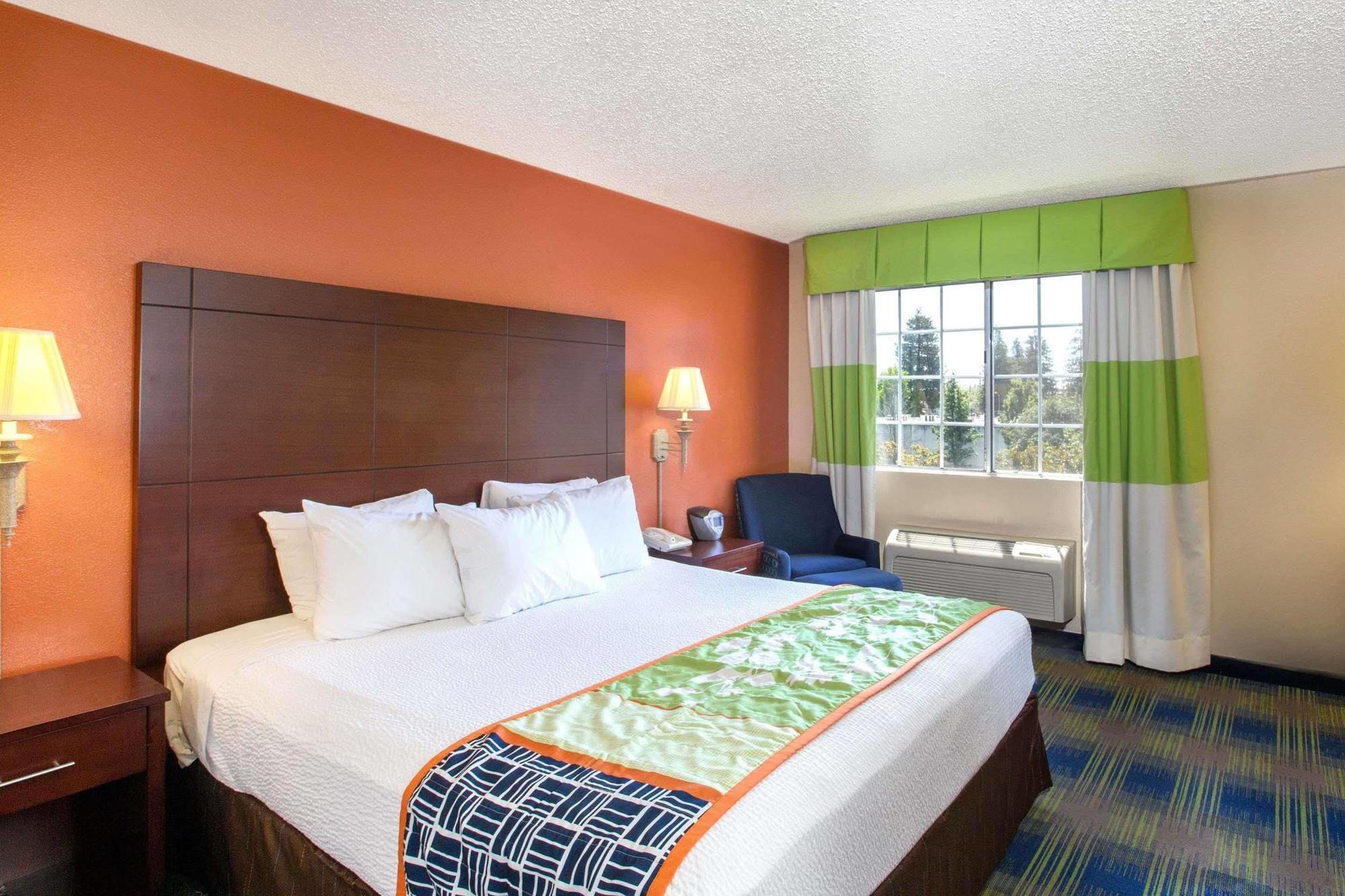 Days Inn By Wyndham Fremont Esterno foto
